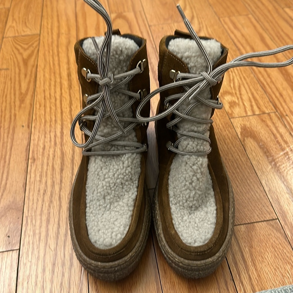 Aquatalia Taelyn Lace Up Boots Shearling Brown Suede Size 6.5. worn only once